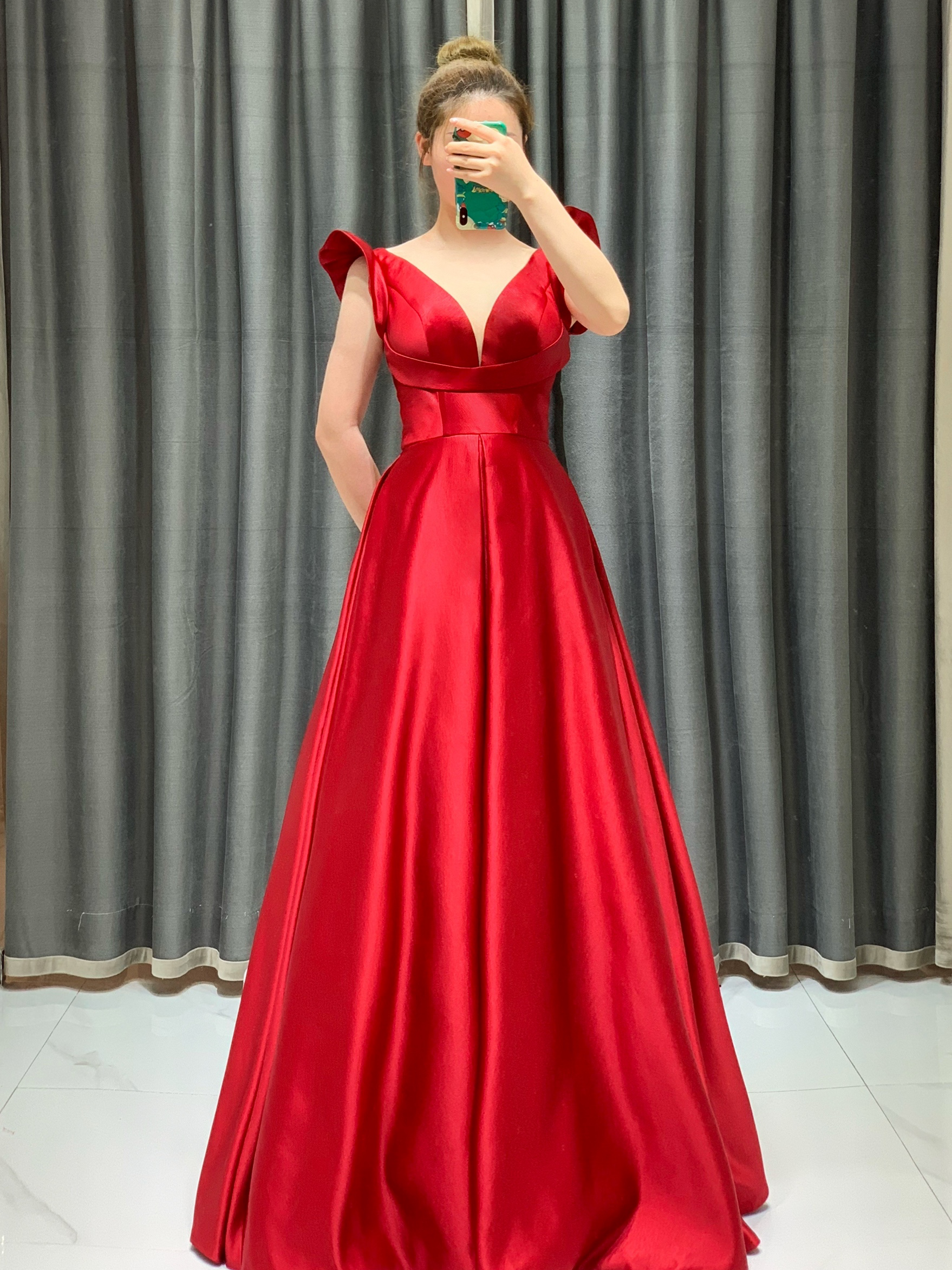 【精打细算 小预算必备】12套礼服＋资深化妆师全