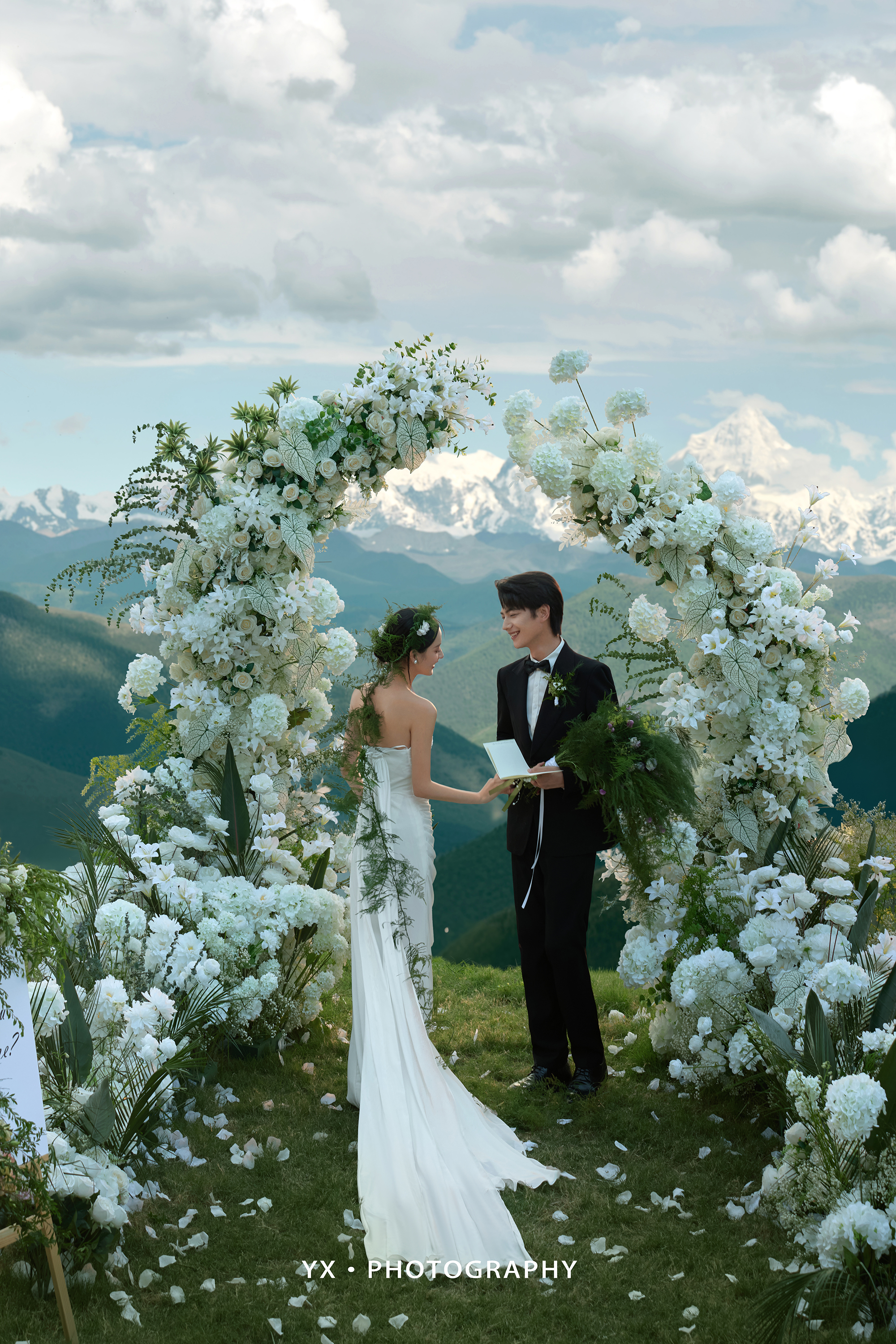 【目的地婚礼】8服8造/云南一日旅拍婚纱照