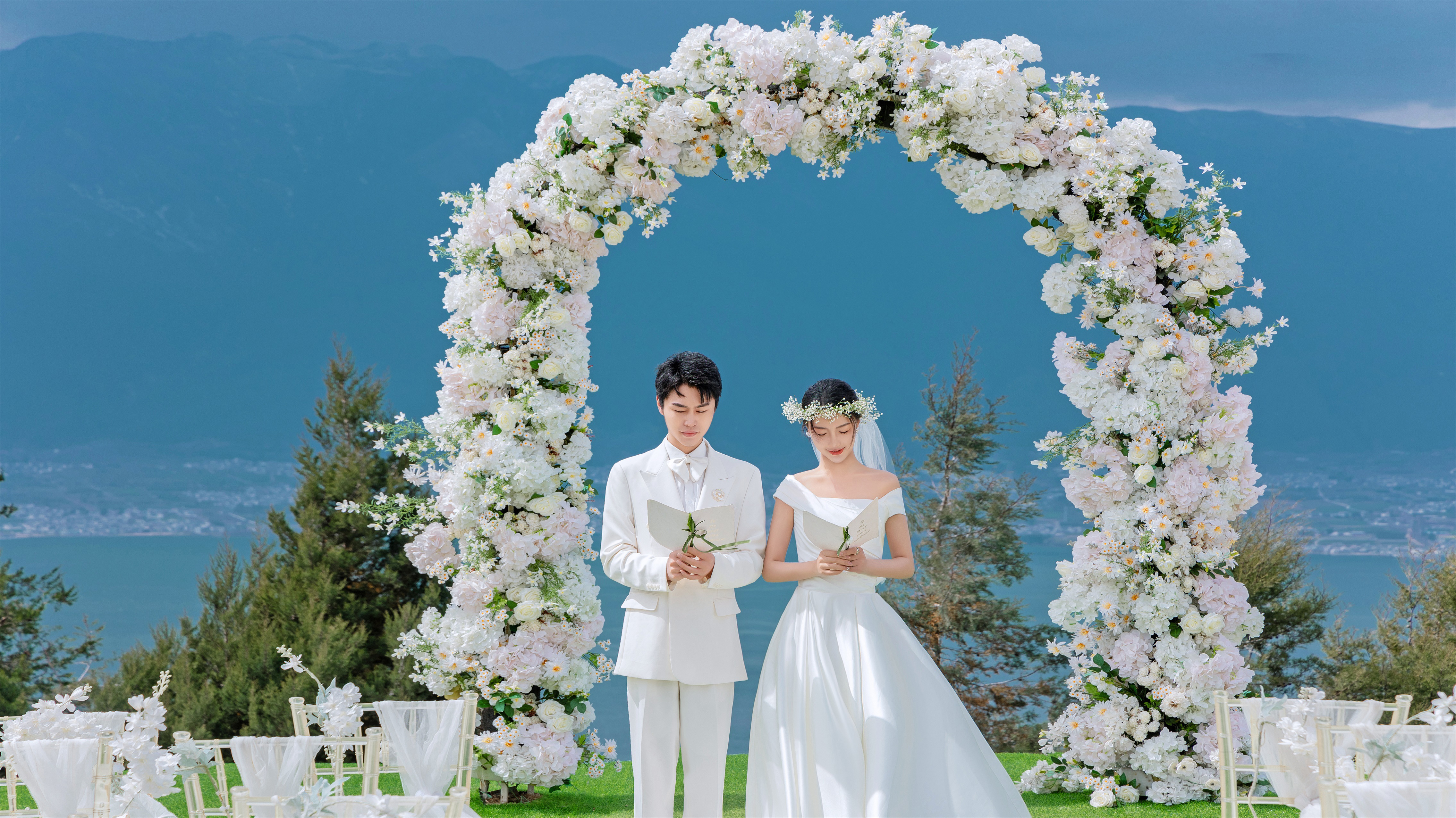 乐山┃目的地婚礼┃八套服装┃底片全送