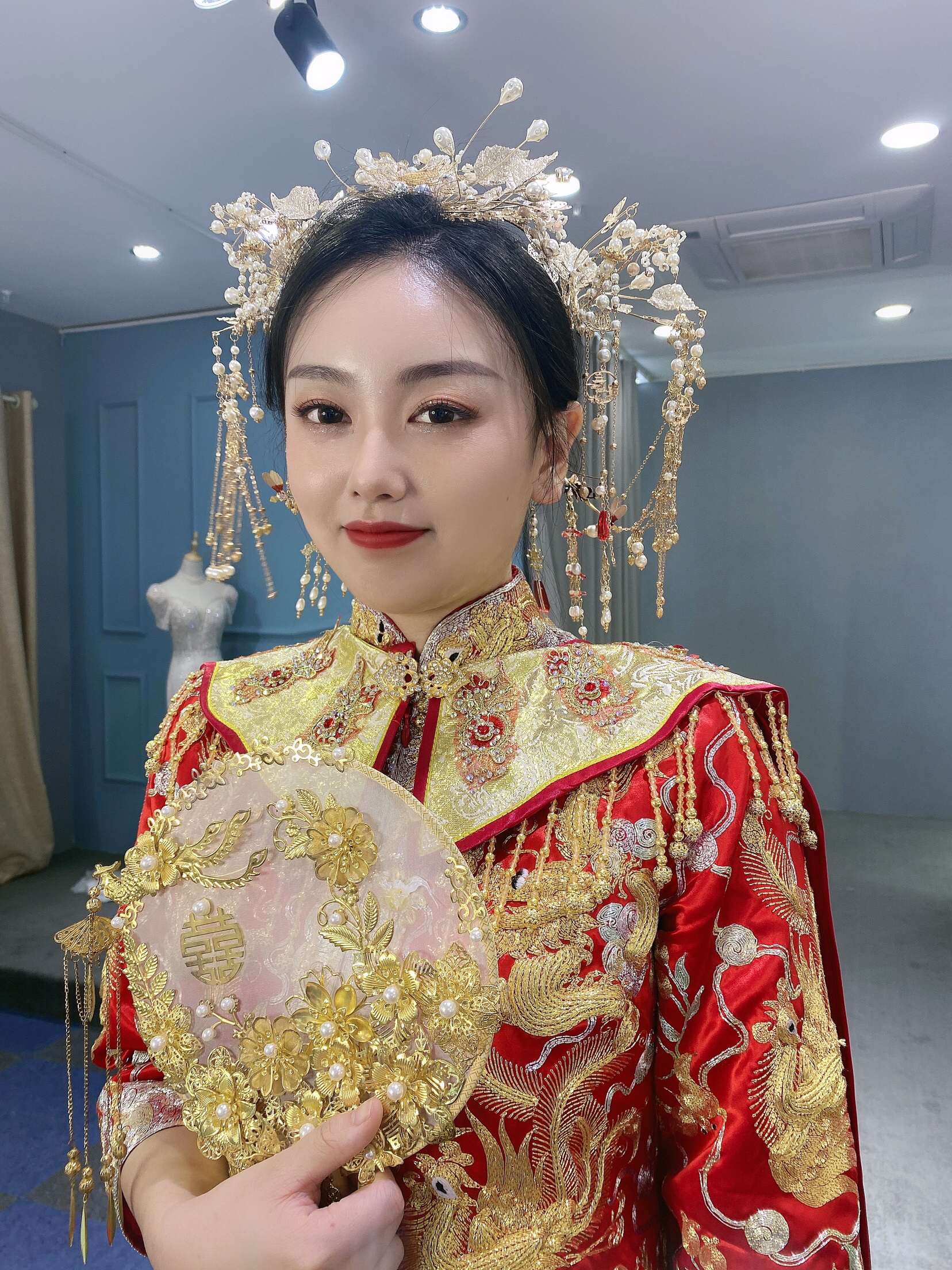 【彩緣婚紗】高定婚紗套系+總監(jiān)跟妝全天服務(wù)