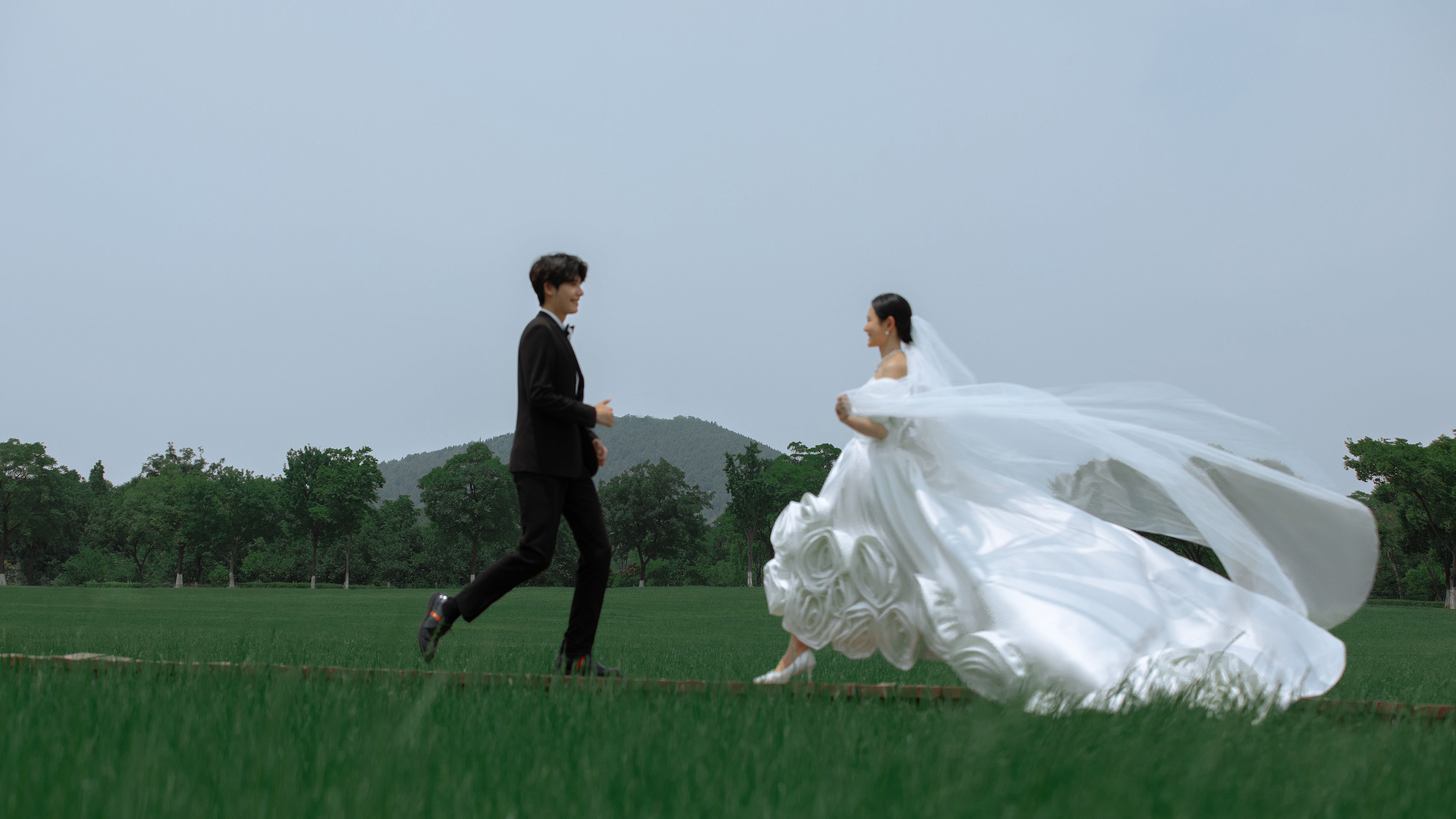 稀區(qū)爆品°明星肖像丨油畫風(fēng)婚紗照丨工筆畫婚紗照