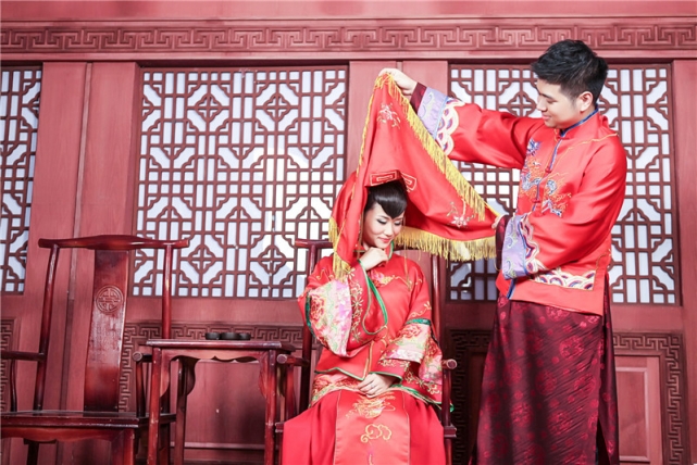 中国式婚纱照_中国式旗袍婚纱照图片
