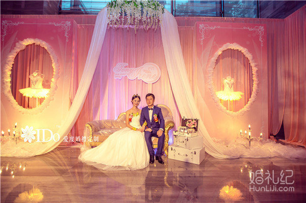 温馨浪漫粉红色西式主题婚礼“天鹅梦”