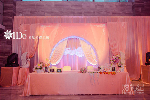 温馨浪漫粉红色西式主题婚礼“天鹅梦”