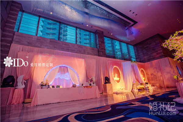 温馨浪漫粉红色西式主题婚礼“天鹅梦”