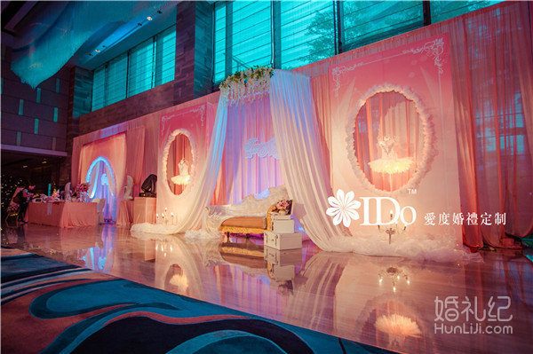 温馨浪漫粉红色西式主题婚礼“天鹅梦”