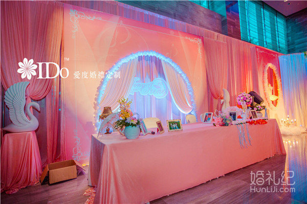 温馨浪漫粉红色西式主题婚礼“天鹅梦”