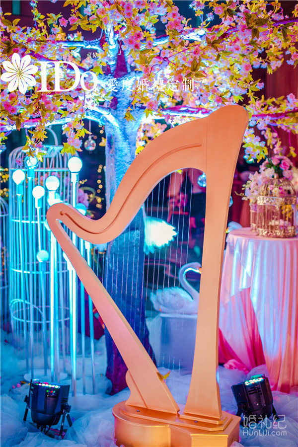 温馨浪漫粉红色西式主题婚礼“天鹅梦”