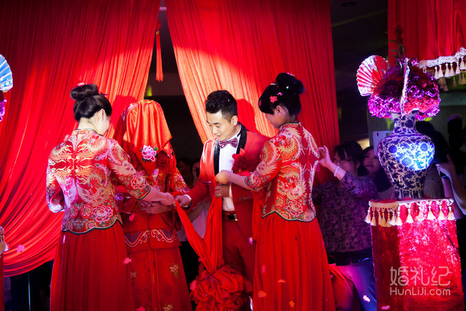 楚江萍，步青雲