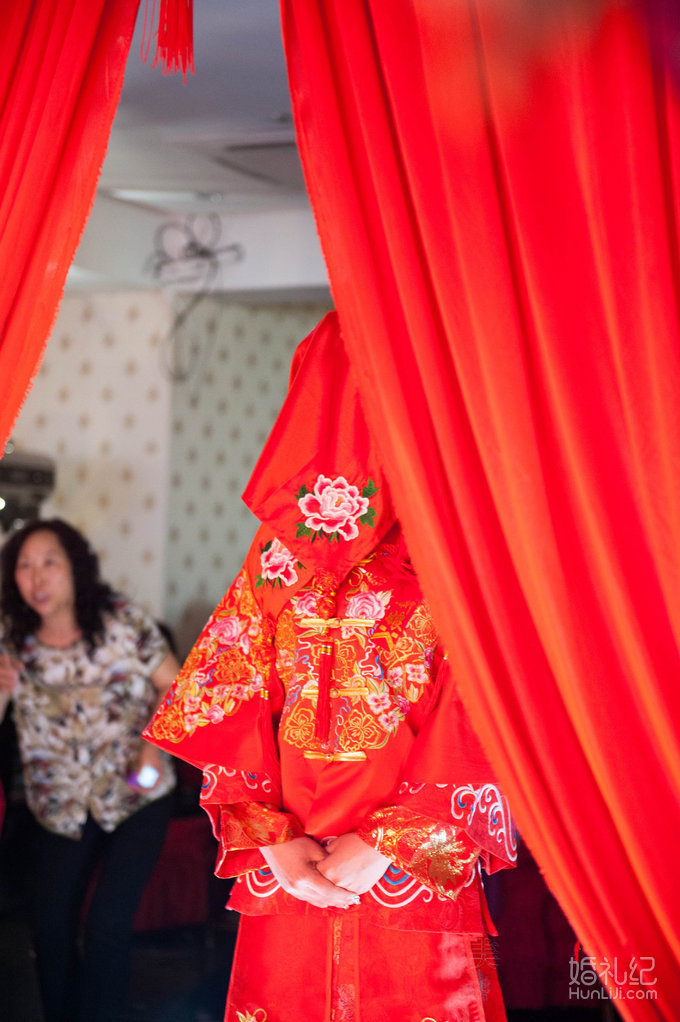 楚江萍，步青雲