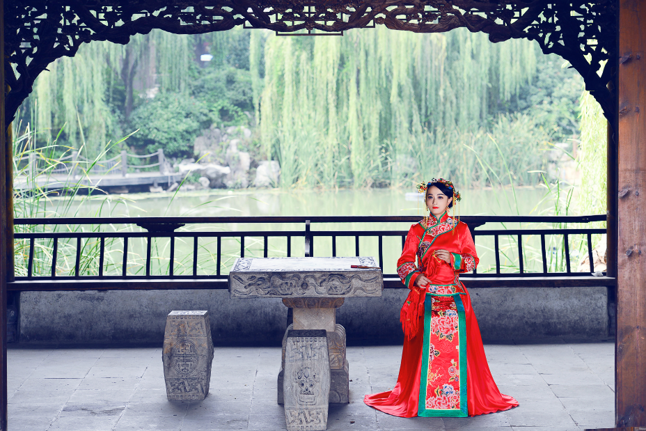 明星同款嫁衣 中式礼服 出门服 敬酒服 修身秀禾