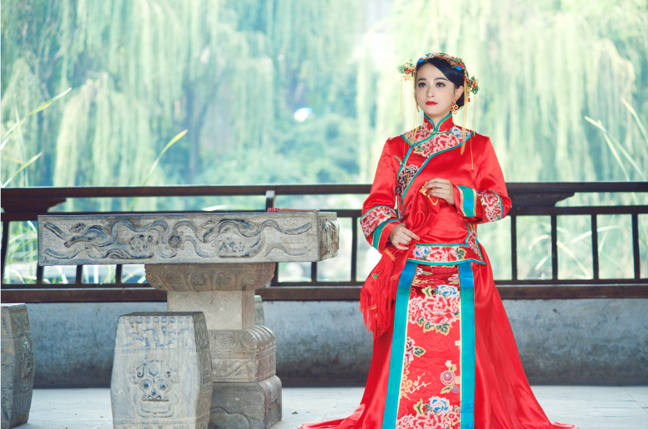 明星同款嫁衣 中式礼服 出门服 敬酒服 修身秀禾