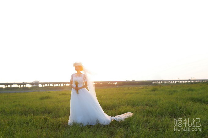 幸福影社客片欣赏——草地小清新创意欧式婚纱照