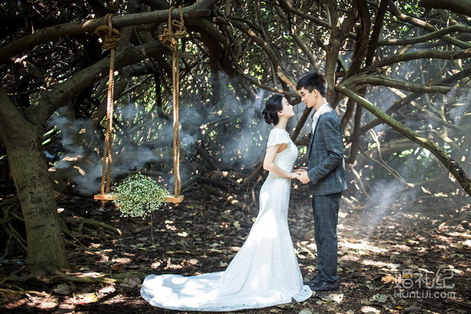 幸福影社客片欣赏——草地小清新创意欧式婚纱照