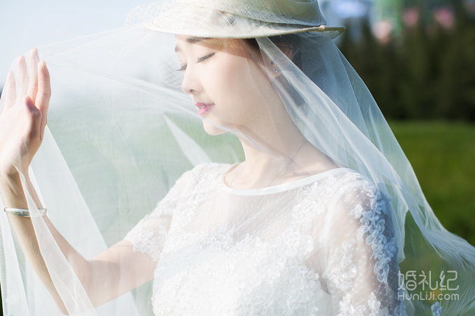 幸福影社客片欣赏——草地小清新创意欧式婚纱照