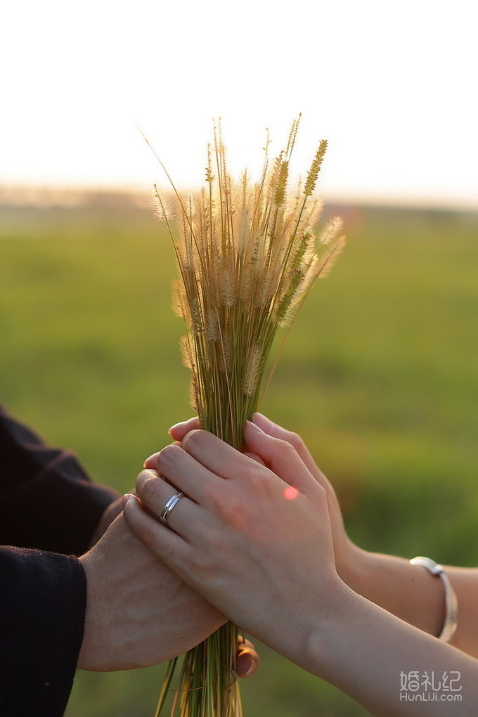 幸福影社客片欣赏——草地小清新创意欧式婚纱照