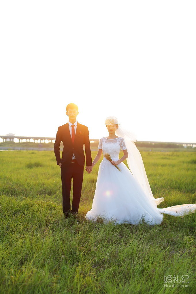 幸福影社客片欣赏——草地小清新创意欧式婚纱照