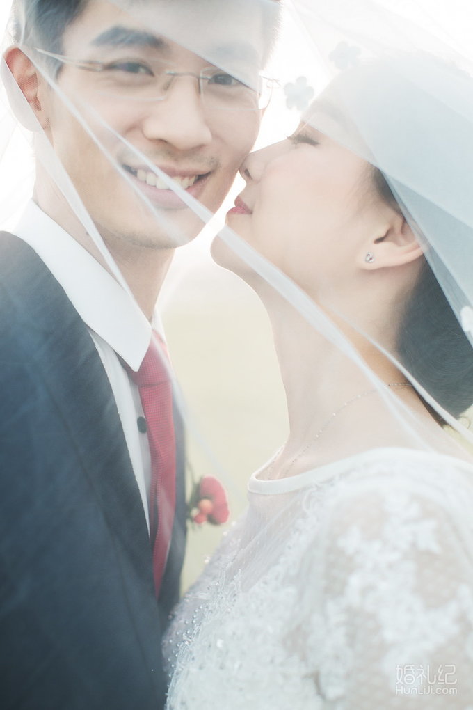 幸福影社客片欣赏——草地小清新创意欧式婚纱照