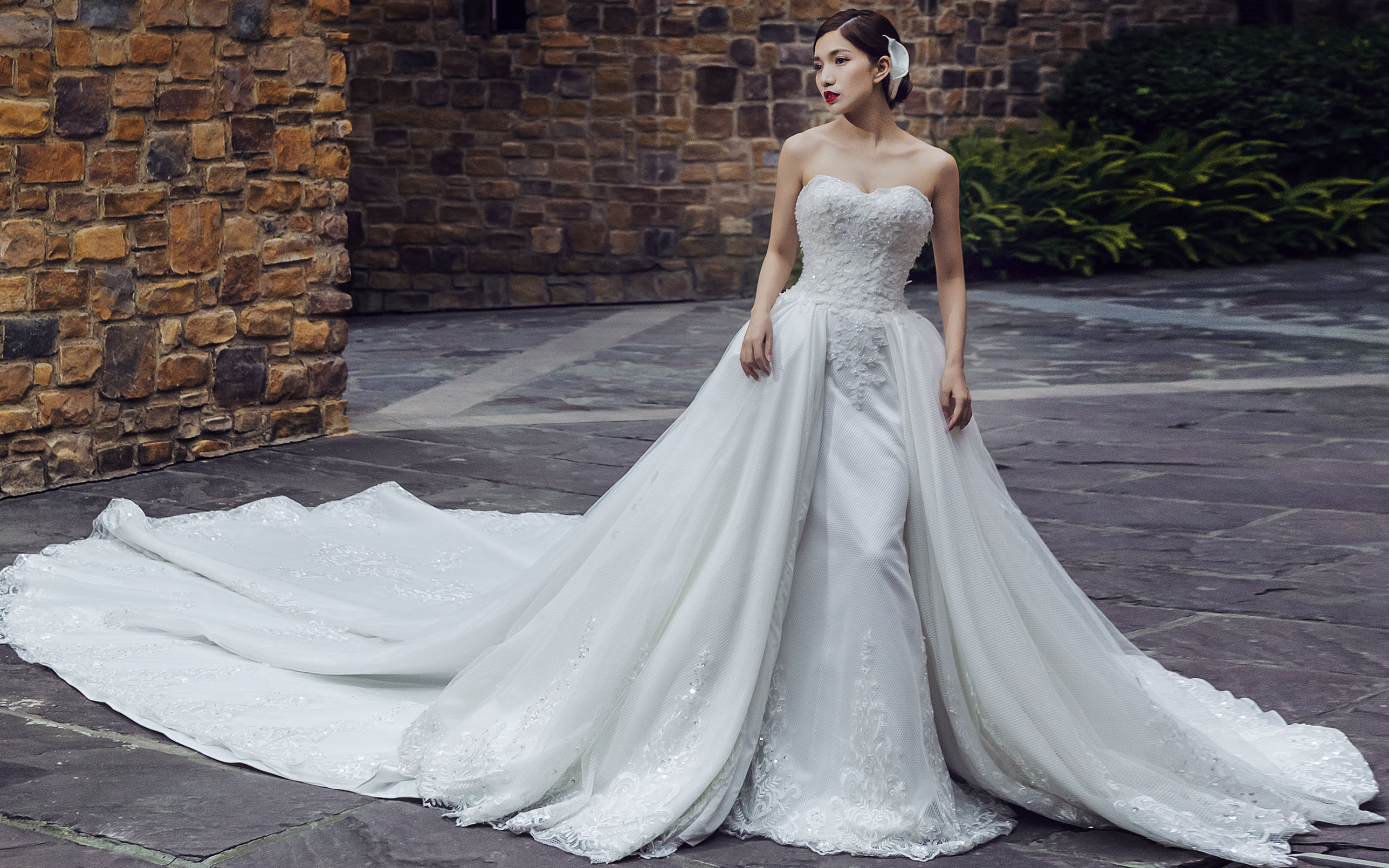 迪拜奢华宫廷超大拖尾婚纱