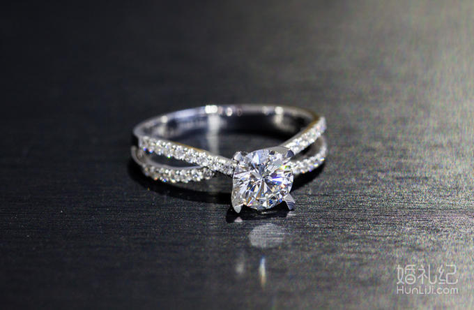 凯旋门娱乐城m99:㊣线上第一品牌【值得您信赖】1克拉钻戒 交叉臂款