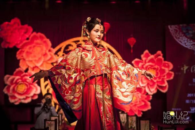 绍兴婚纱礼服_绍兴柯桥龙情婚纱(3)