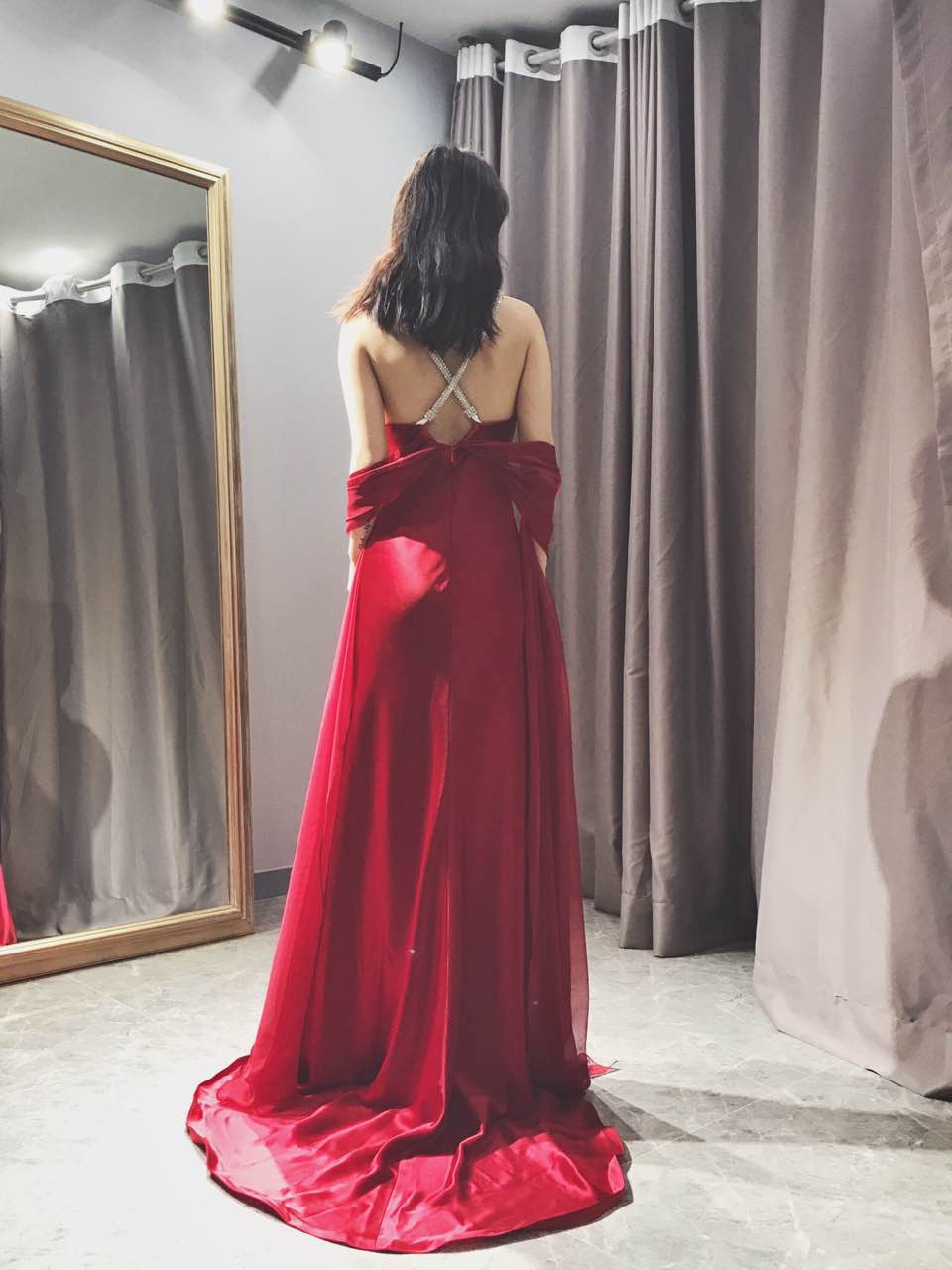 【le wish】水晶吊带褶皱露背小拖尾礼服