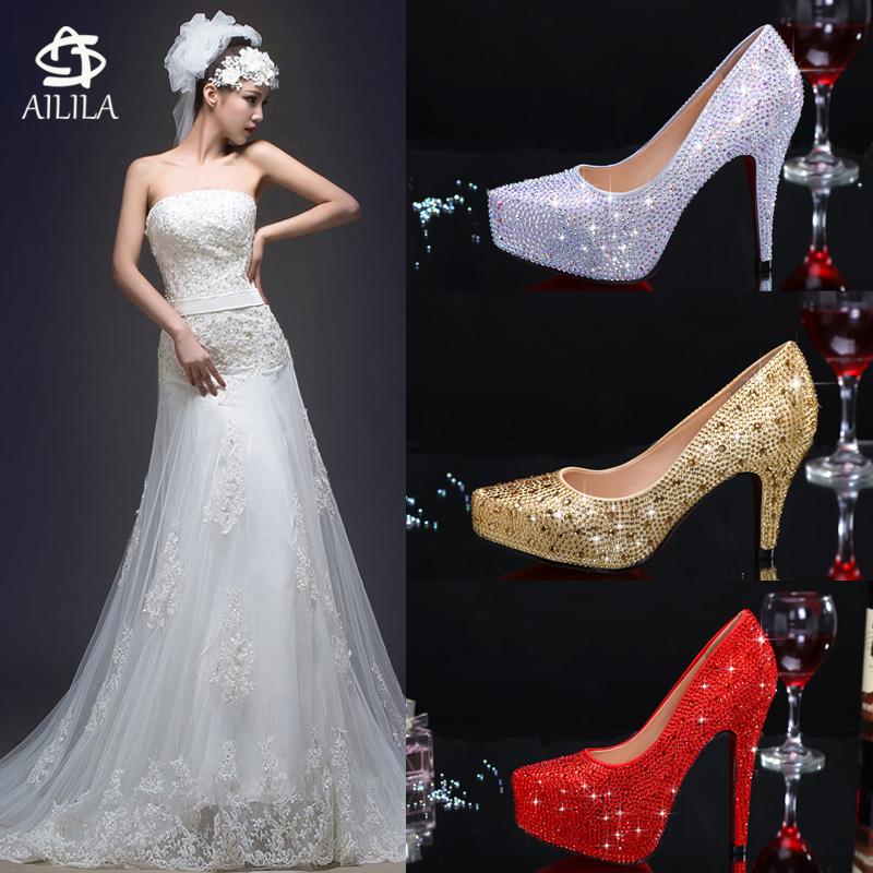 新娘鞋和婚纱_新娘婚纱图片(2)