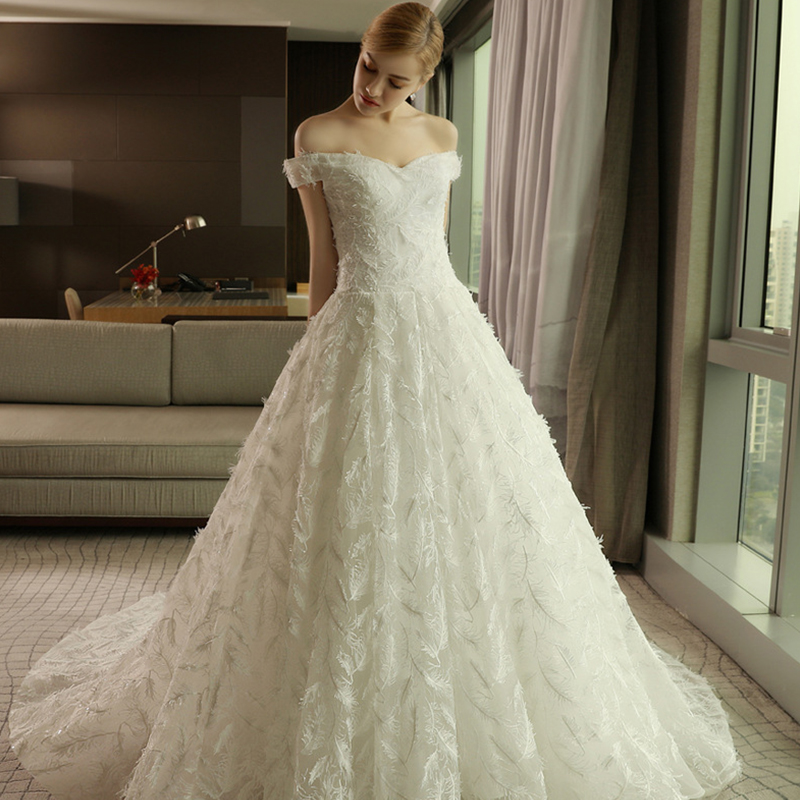 【下单送8件套】一字肩婚纱长拖尾韩式时尚修身羽毛蕾丝婚纱v领