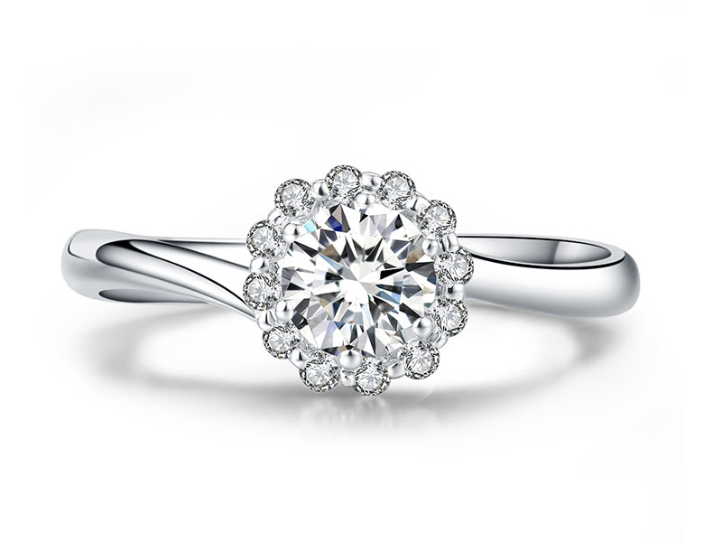 钻石花围钻扭臂六爪款钻戒 -婚戒首饰案例【婚礼纪】