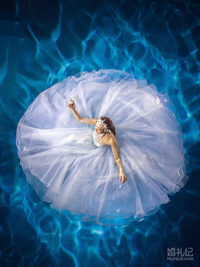 【水下婚纱照】在线预约立减1000元