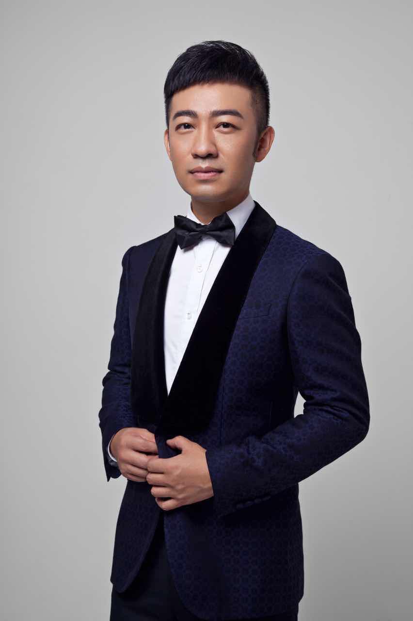 福建东南卫视著名主持人刘伟客照