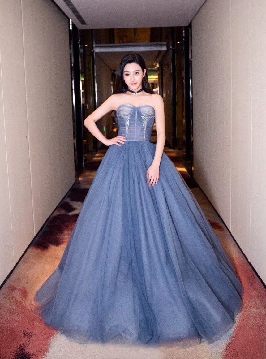 摩卡婚纱女皇---蓝色轻纱晚礼服