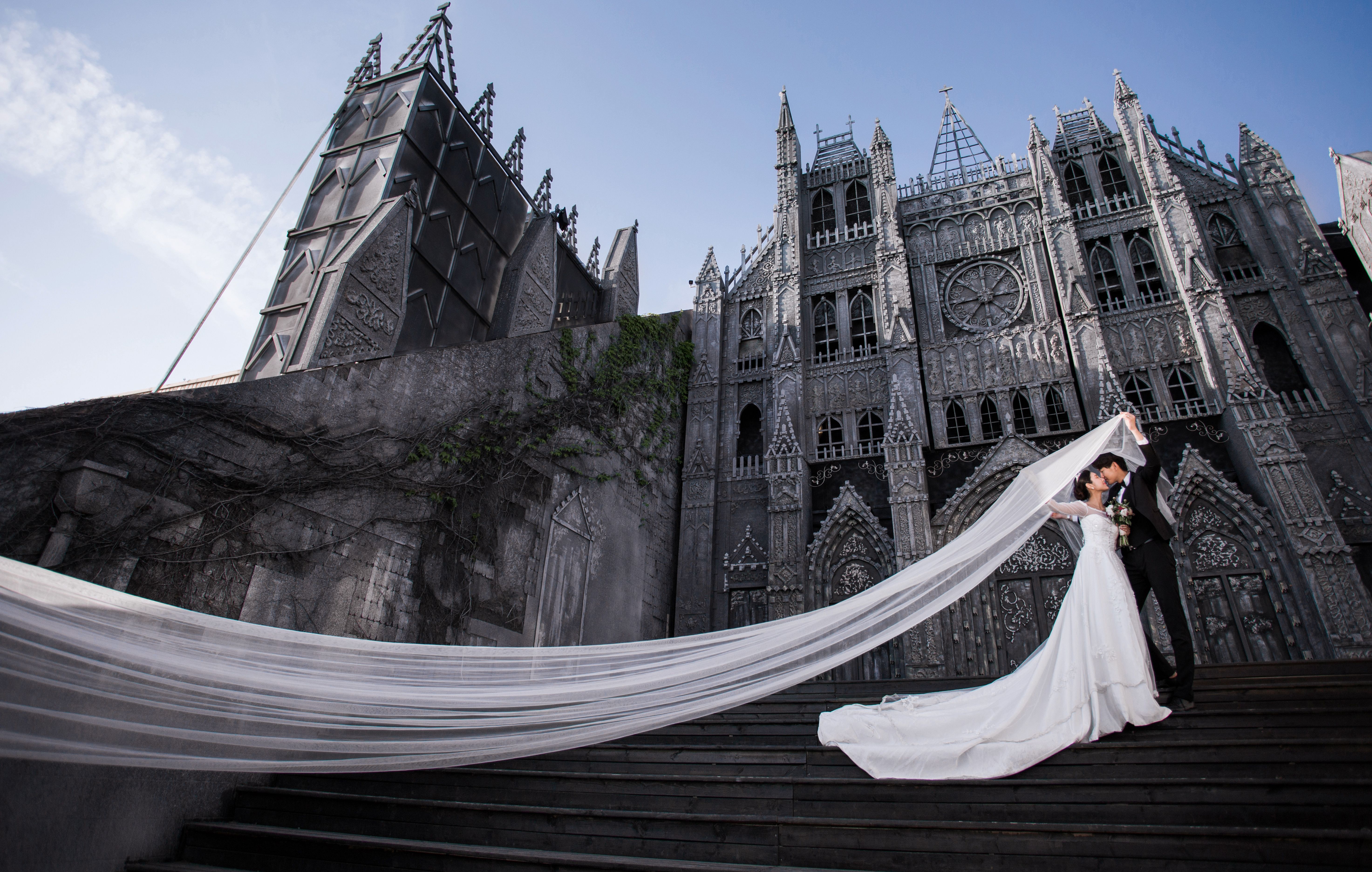 米兰教堂,庄重又大气的婚纱照