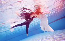 拍水下婚纱照怎么睁眼 七个技巧教你拍好水下婚纱照