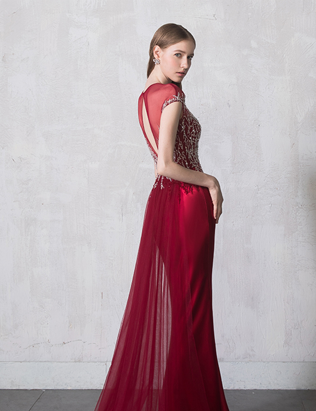红色缎面轻纱鱼尾透视礼服敬酒服