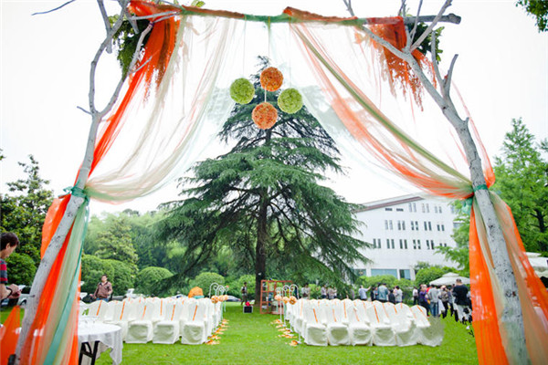 重庆草坪婚礼多少钱2018