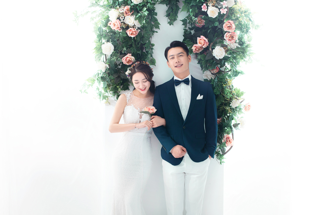 芭莎新娘婚纱摄影案例 -2019年芭莎新娘样片-花海2副【婚礼纪】