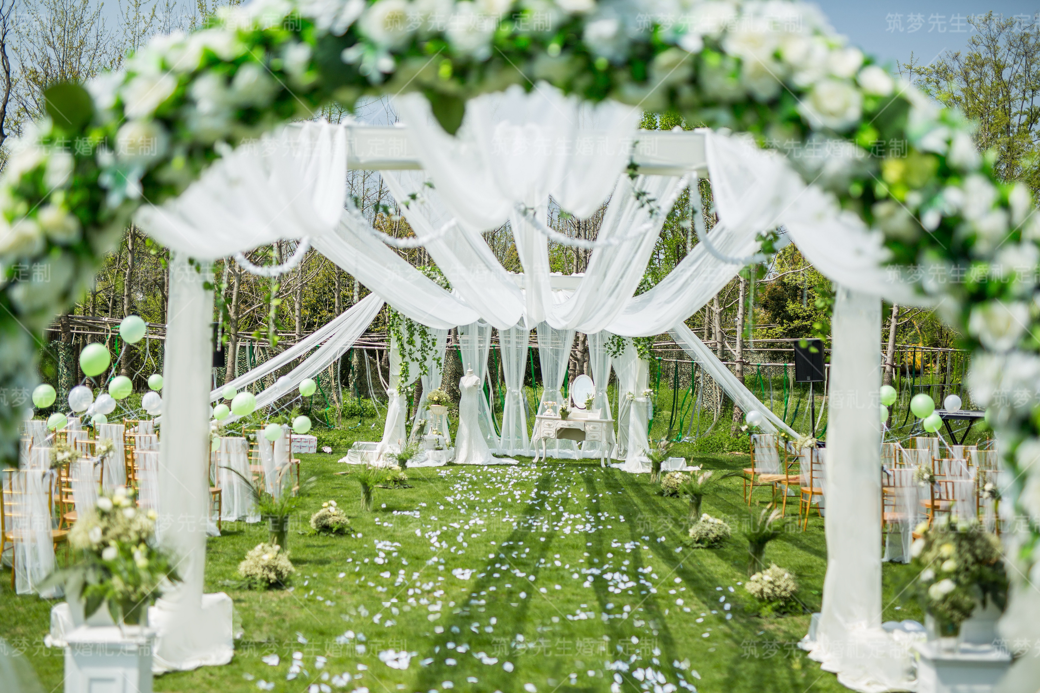 大气欧式长纱款草坪婚礼赠送草坪场地免费使用