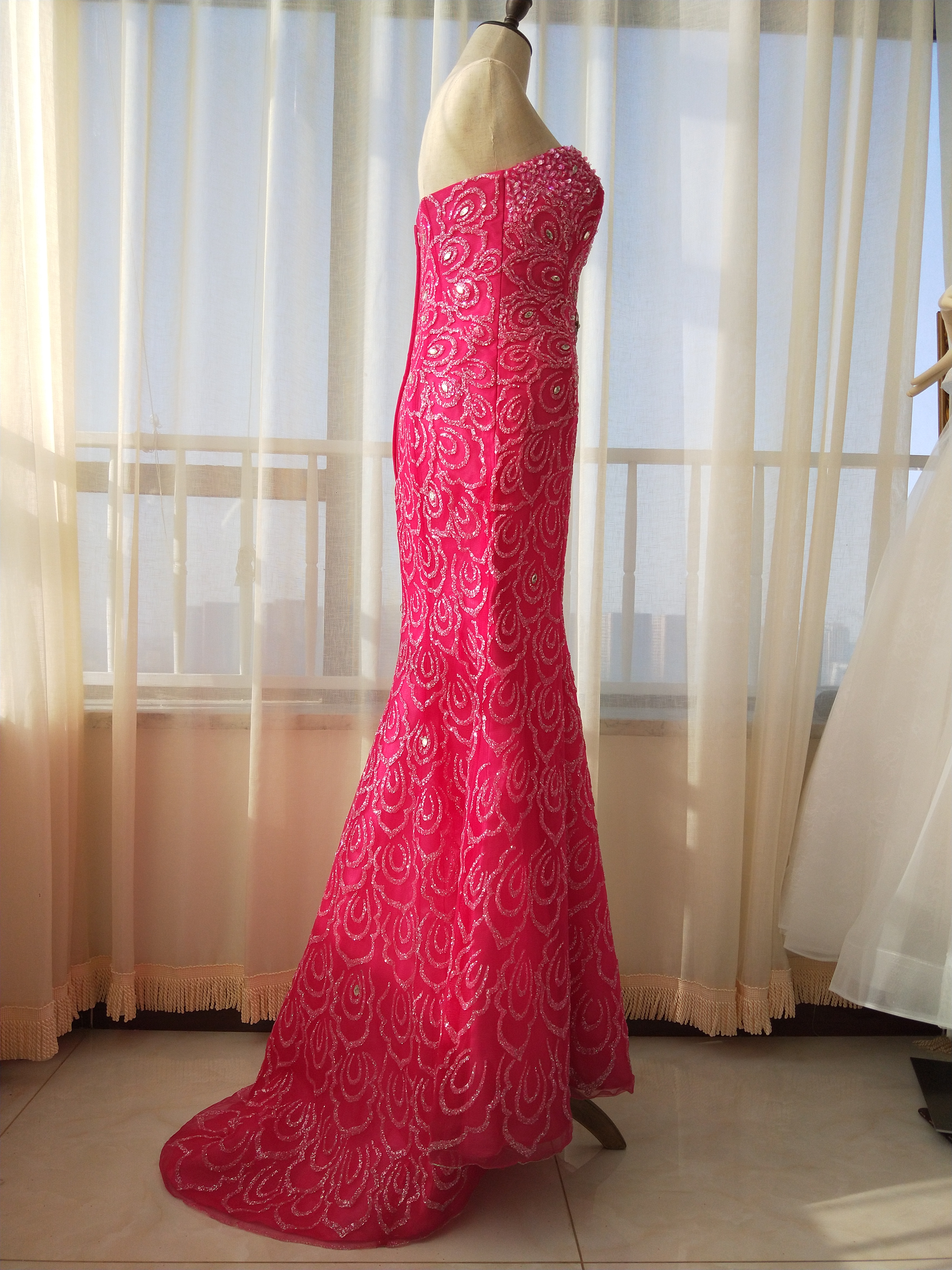 洛维娜婚纱礼服案例 -【新款礼服】玫红色鱼尾礼服【婚礼纪】