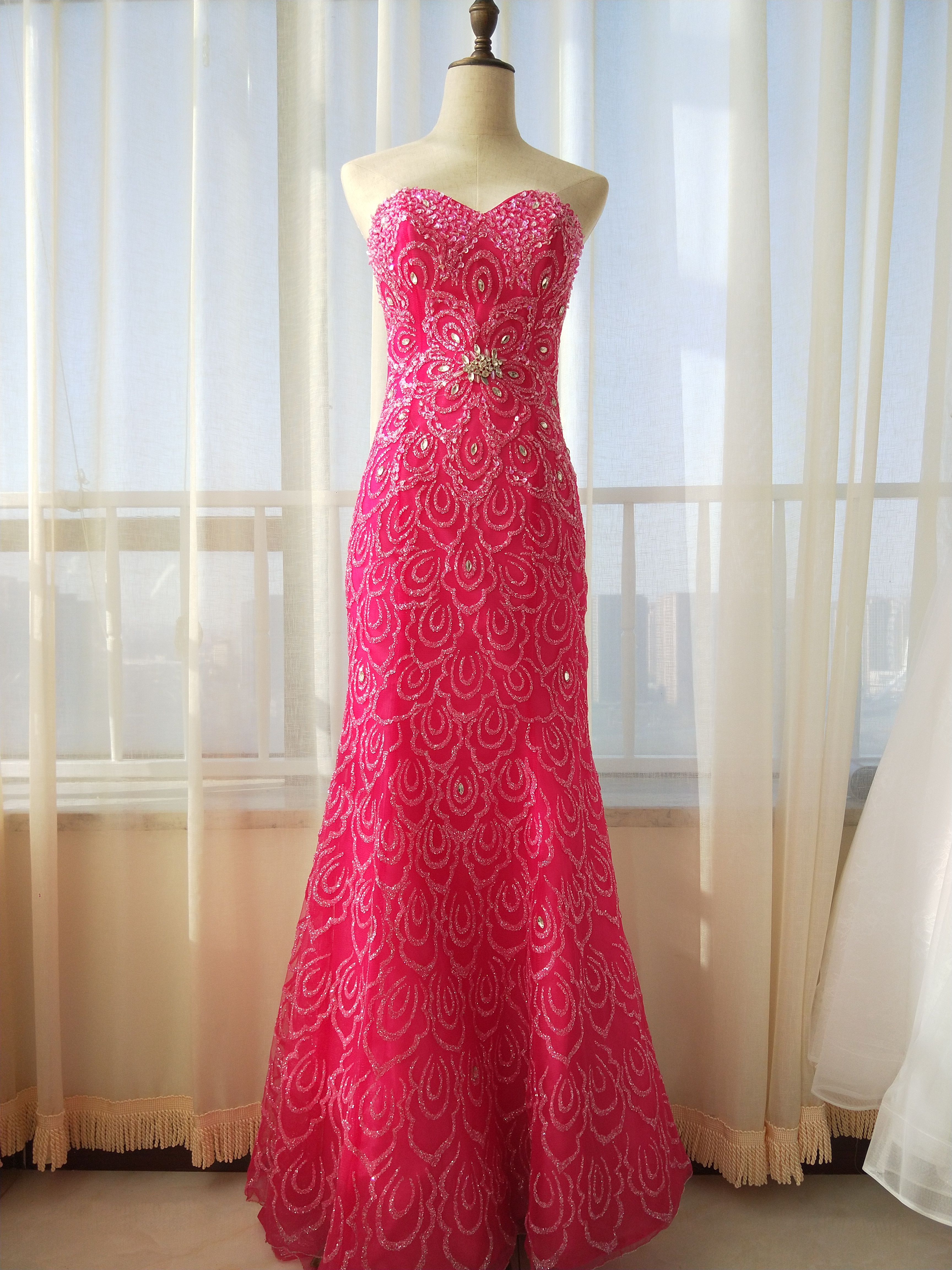 洛维娜婚纱礼服案例 -【新款礼服】玫红色鱼尾礼服【婚礼纪】