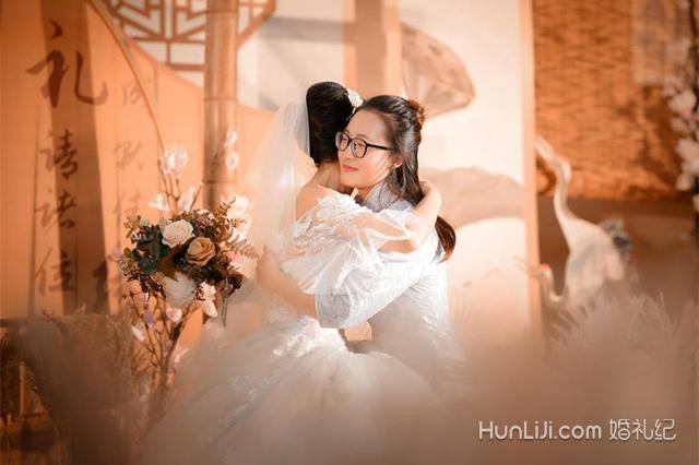 闺蜜结婚可以送婚纱吗_闺蜜婚纱头像(2)