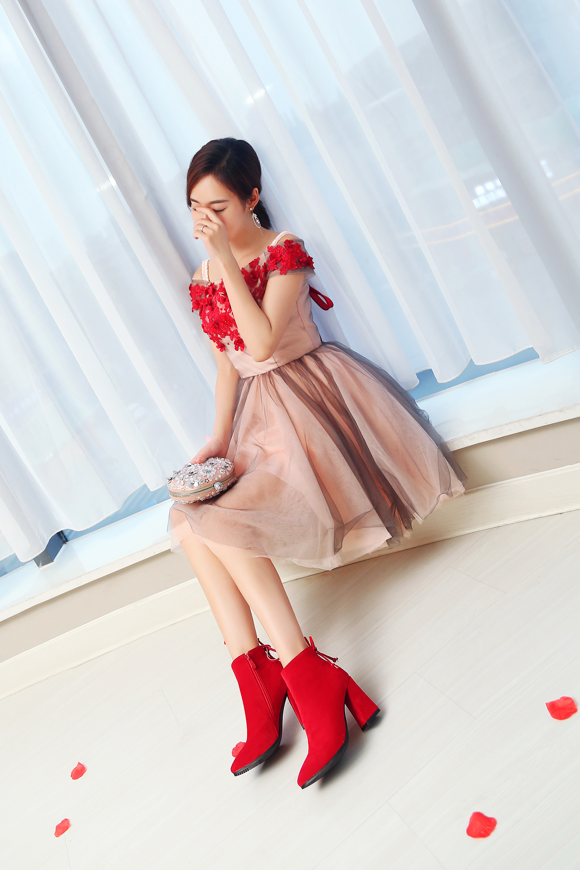 粗跟婚鞋女2018秋冬红色新娘鞋秀禾婚靴高跟红鞋加绒短靴马丁