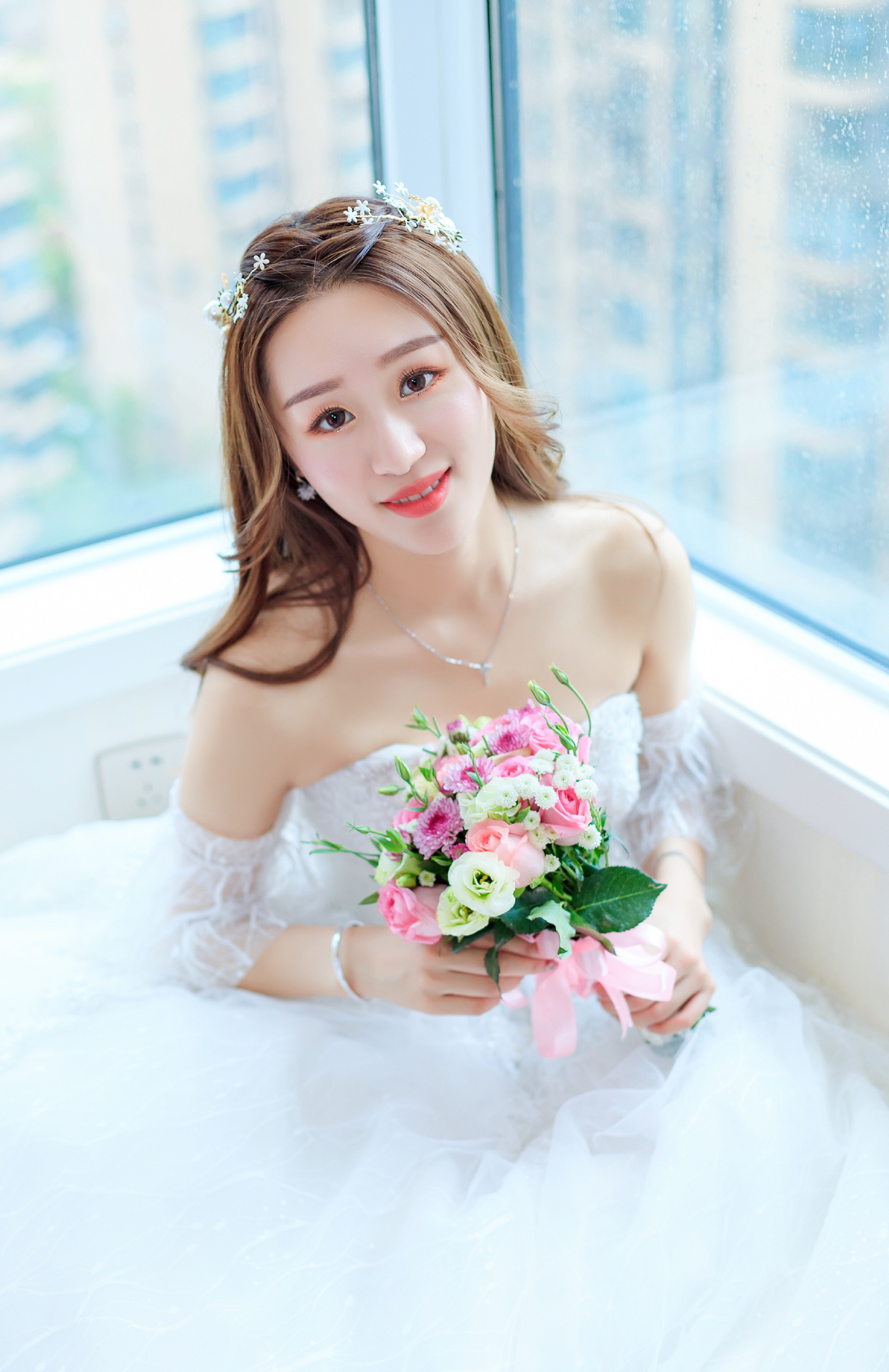 芳菲时光,绛红唇妆,静若处子.