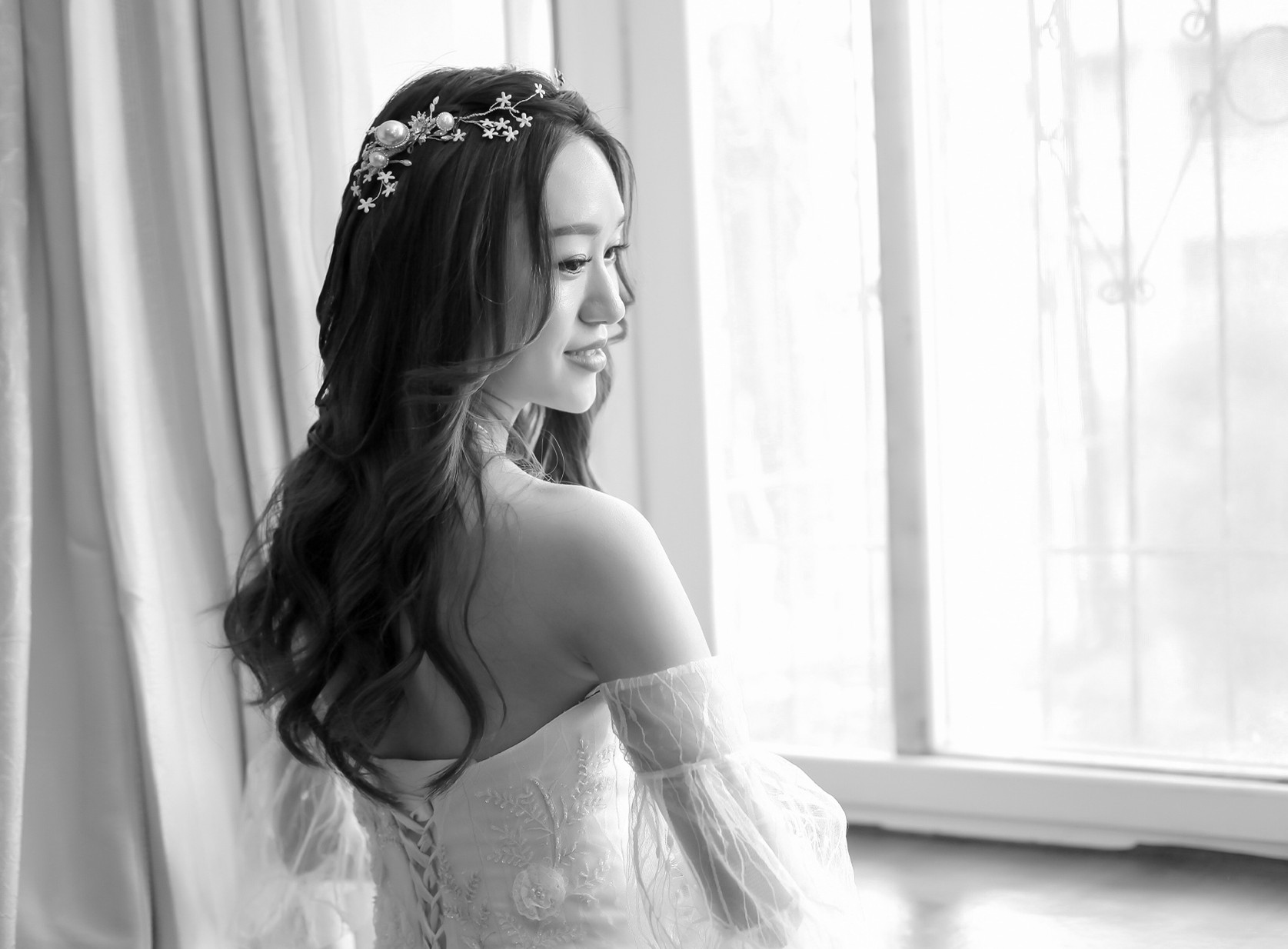 芳菲时光,绛红唇妆,静若处子.