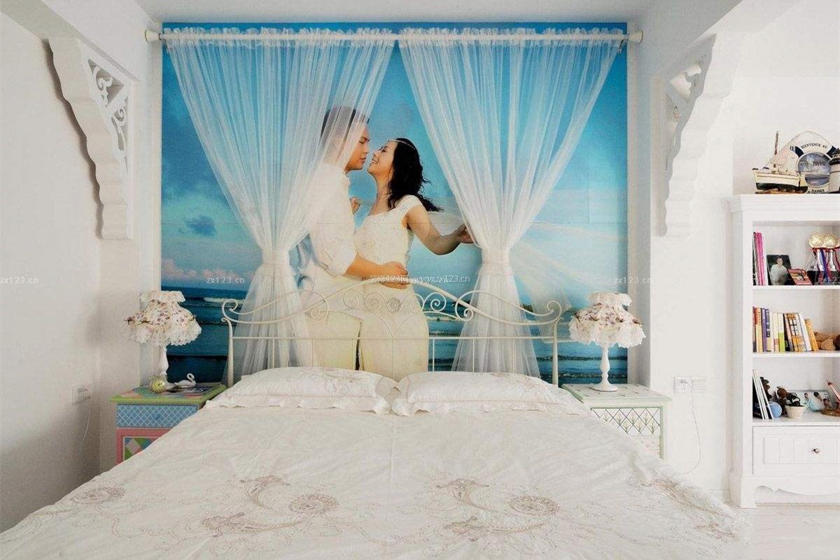 婚纱照挂床头的左侧图图片