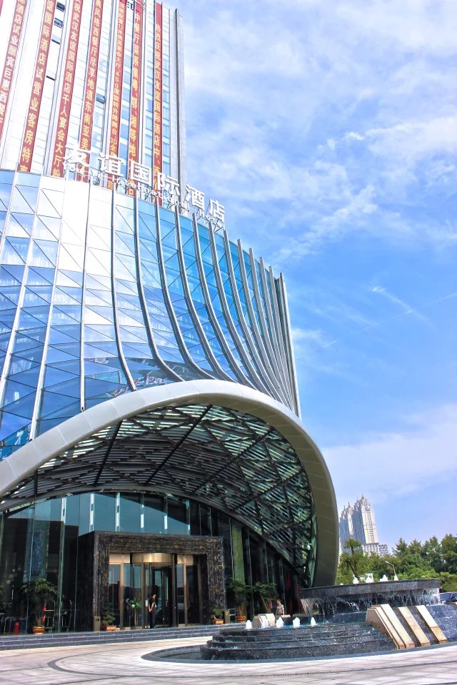 武汉婚宴酒店哪家好_武汉办婚宴多少钱一桌【婚礼纪】