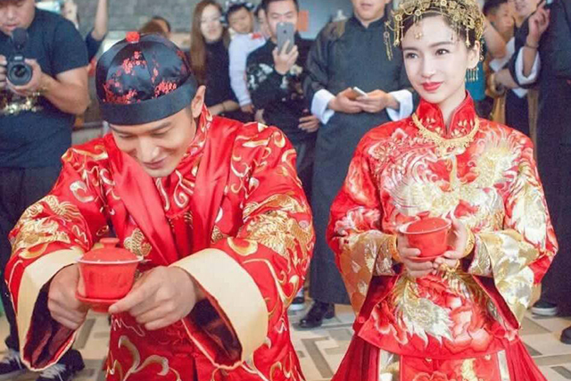 6,穿上龙凤褂之后就不能接触怀孕和戴孝的人