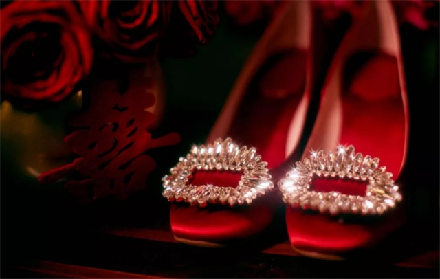 婚鞋流行款式大公开，结婚当天的婚鞋讲究你了解吗