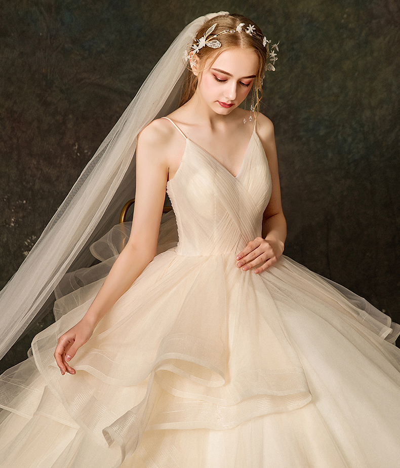 【囍·婚纱】甜美吊带v领蕾丝婚纱小拖尾裙 - 喜事之邦