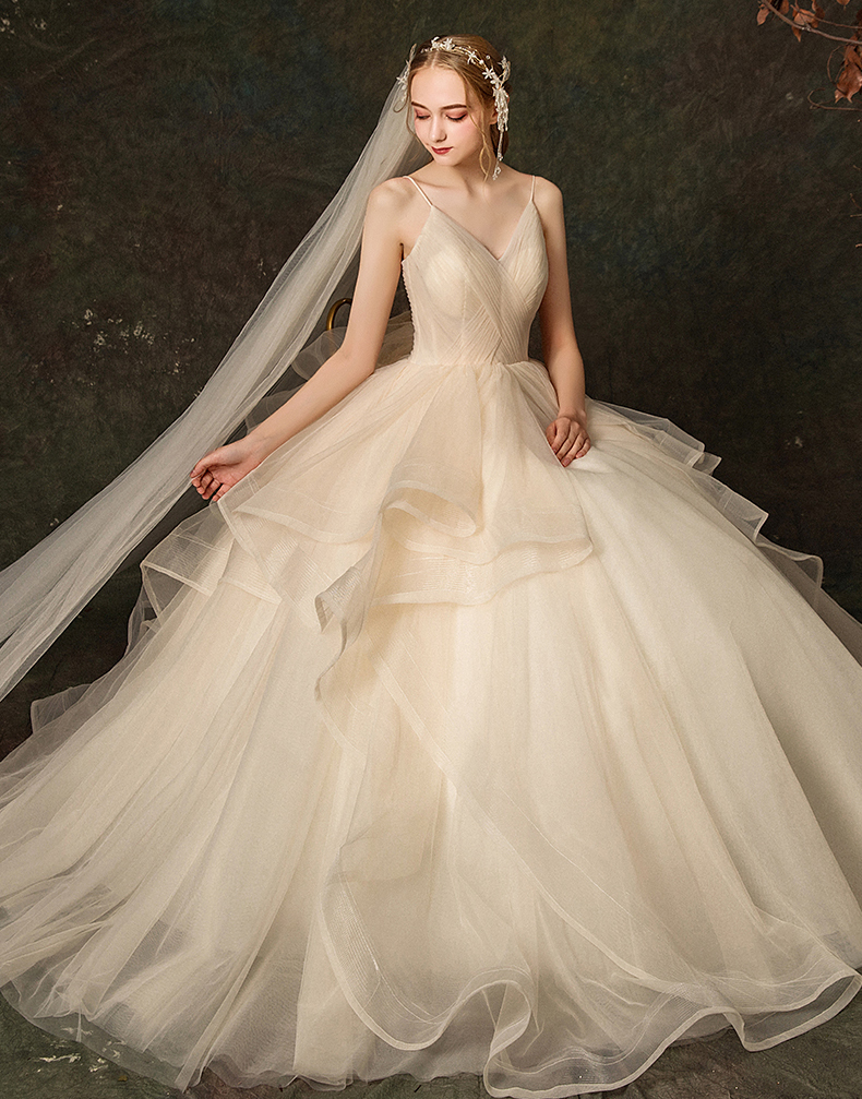 【囍·婚纱】甜美吊带v领蕾丝婚纱小拖尾裙 - 喜事之邦